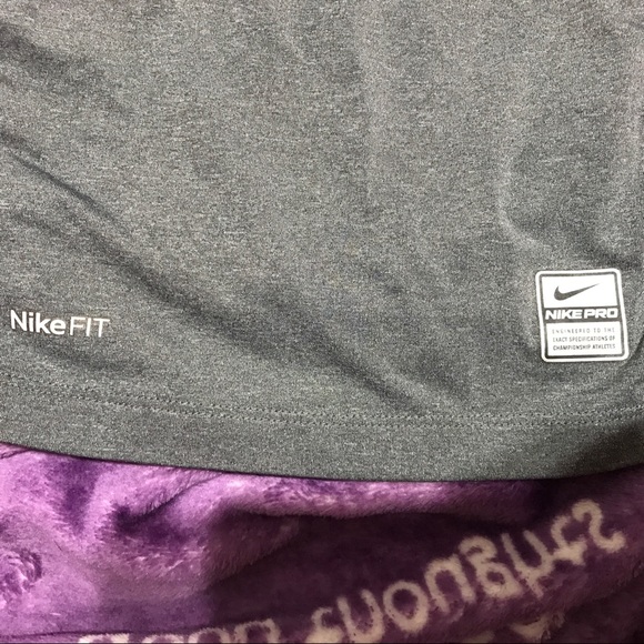 Nike tight fit gray shirt xl 18-20 kids - Picture 4 of 4